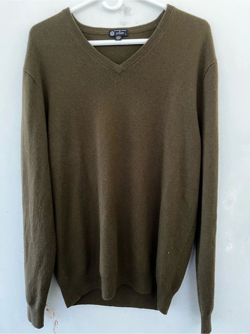 Cashmere old money preppy knit J. Crew Men's V-Neck Sweater in Olive